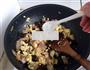 洋葱木耳炒蛋的做法图解13