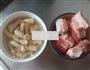 五花肉烧豆腐结的做法图解1