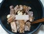 红烧排骨胡萝卜的做法图解3