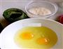 芹菜虾皮鸡蛋饼的做法图解1
