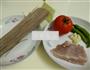 香辣肉酱拌荞麦面的做法图解1