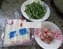 肉末带豆炒年糕的做法图解1