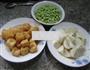 毛豆茭白煮小油豆腐的做法图解1