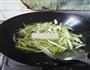 芹菜炒腊肠的做法图解7