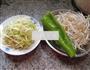 尖椒韭菜芽炒绿豆芽的做法图解1