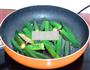 孜然煎秋葵的做法图解5