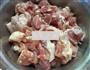 菇爆鸡丁的做法图解1