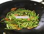 炒蒜苔的做法图解2
