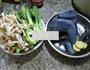 蟹味菇青菜乌鸡汤的做法图解1