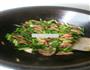 肉片炒蒜苔的做法图解5
