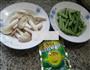 榨菜丝秀珍菇梅豆的做法图解1