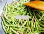豇豆角炒肉的做法图解11