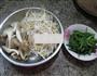 韭菜秀珍菇炒绿豆芽的做法图解1