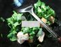 秀珍菇油豆腐炒青菜的做法图解3