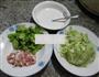 肉丝圆白菜蚕豆羹的做法图解1