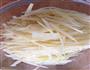 土豆丝炒韭菜的做法图解1