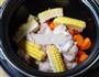 玉米脊骨汤的做法图解4