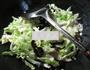 黑木耳咸肉炒圆白菜的做法图解3