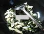 雪菜花生米炒茭白的做法图解4