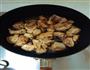 私房土豆香菇炖鸡的做法图解2