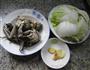 大闸蟹烧白菜的做法图解1