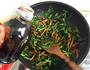 三彩韭菜炒肉丝的做法图解10