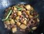 土豆豆角炖五花肉的做法图解15