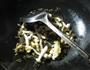 雪菜白玉菇炒鸡蛋的做法图解7