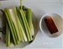熏干炒芹菜的做法图解1