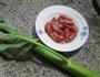 香肠炒芥兰的做法图解1