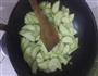 角瓜炒肠的做法图解3