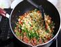什锦炒饭的做法步骤11