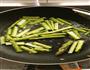 芦笋炒大虾的做法图解6