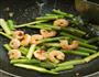芦笋炒大虾的做法图解7