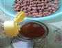 蜂蜜腌花生的做法图解2