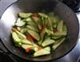 金枪鱼炒云南小瓜的做法图解4