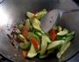 金枪鱼炒云南小瓜的做法图解8