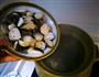 滋补草菇鸡汤的做法图解5