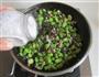 肉末雪菜炒蚕豆米的做法图解7
