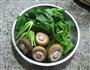 香菇炒菠菜的做法图解1