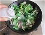 平菇炒小白菜的做法图解5