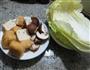 油豆腐香菇白菜的做法图解1