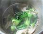 青菜金针菇肉骨汤的做法图解9