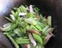 香菇炒芹菜的做法图解3