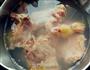 小鸡炖蘑菇的做法图解1
