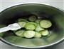 紫苏炒黄瓜的做法图解2