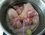 猪肚排骨汤的做法图解2