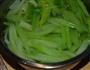 凉拌芹菜的做法图解1