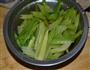 凉拌芹菜的做法图解5