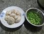 青豆炒蘑菇的做法图解1